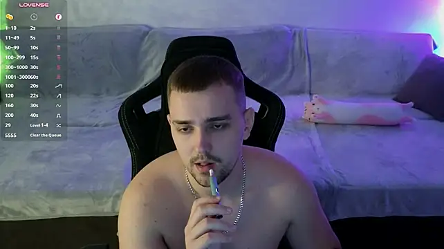 Show modela Larstar01 na web-kameri
