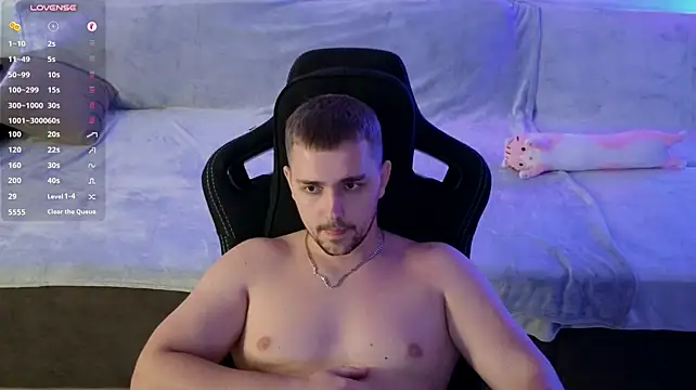 Show modela Larstar01 na web-kameri