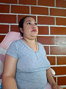 צ'אט XXX בשידור חי של EmmaEspinoza_