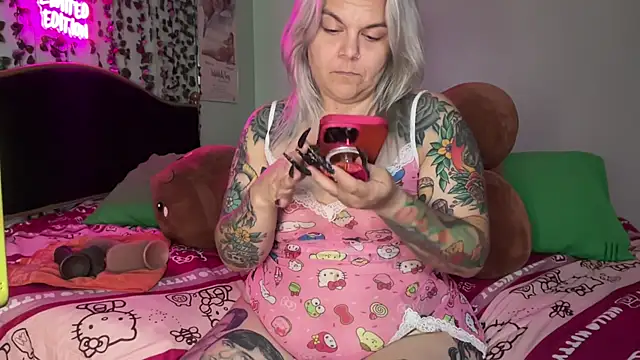 CherryBombBomb: вебкам-шоу