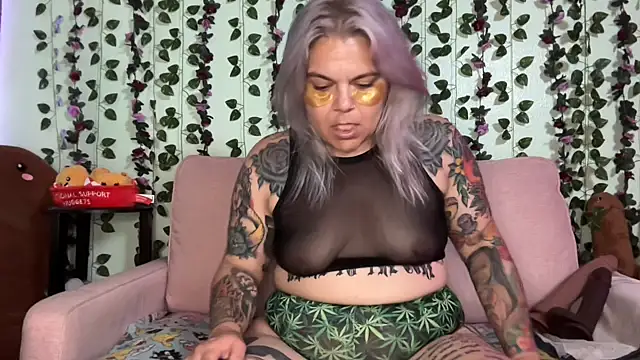 CherryBombBomb's Webcam Show
