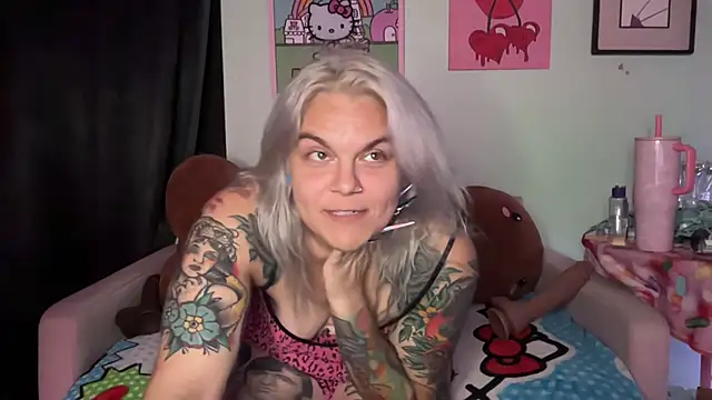 Živý XXX chat CherryBombBomb