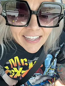 CherryBombBomb's Webcam Show