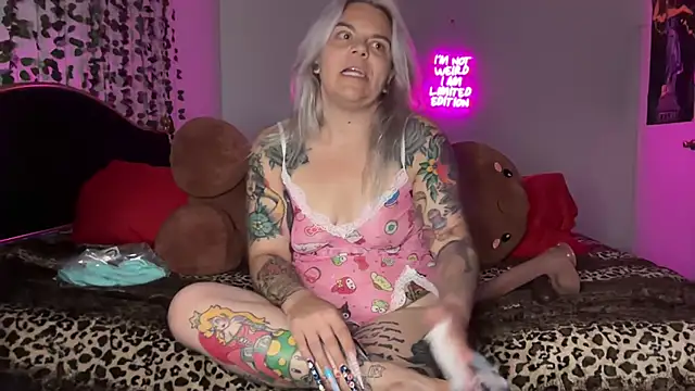 CherryBombBomb – Naživo XXX chat