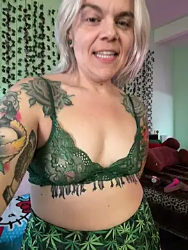 Chat +18 de CherryBombBomb ao vivo