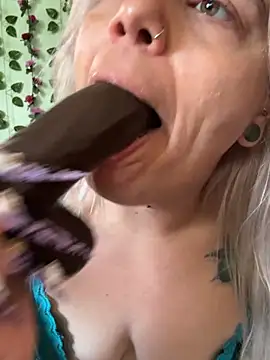 CherryBombBomb's Webcam Show