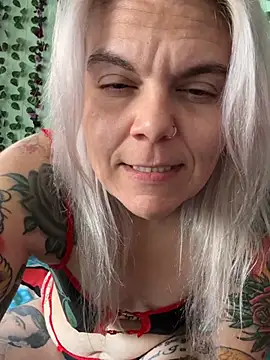 CherryBombBomb Show in webcam
