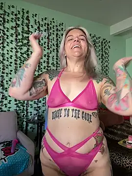 CherryBombBomb Show in webcam