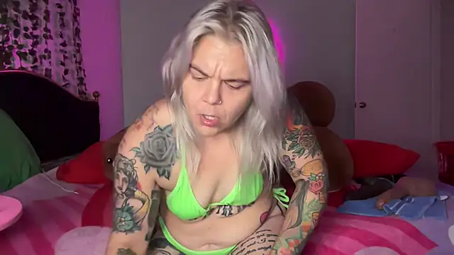 CherryBombBomb's Webcam Show