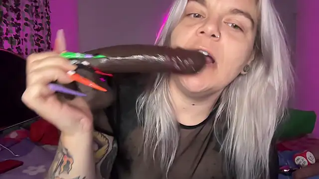 Pokazy przed kamerką – CherryBombBomb