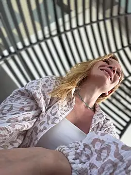 LavenderHot: διαδικτυακό σόου στην κάμερα