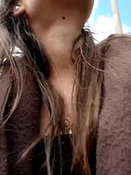 _Isabella-7: διαδικτυακό σόου στην κάμερα