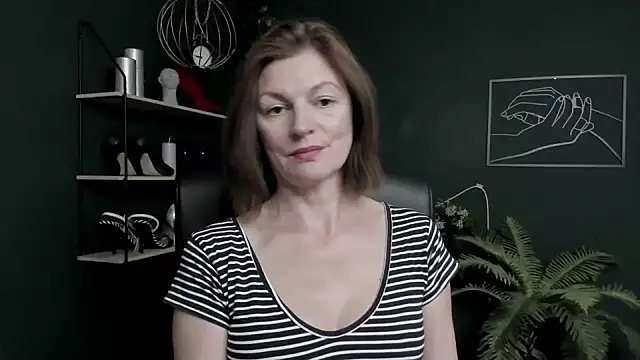 XXX chat uživo modela VivianWILD