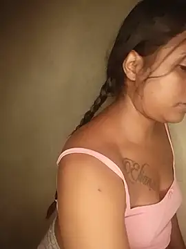 Giselabrunette25 Adlı Modelin Canlı XXX Sohbeti