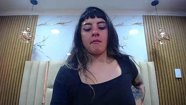 Chat +18 de Naughty_Kittenm ao vivo
