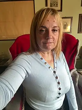 Show modela ElySun_ na web-kameri