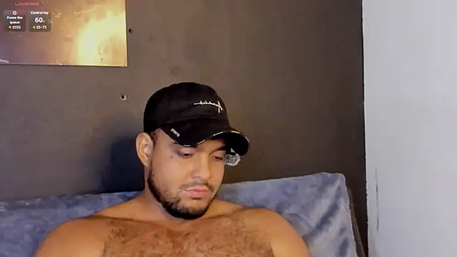 Big_furry_bear13 Show in webcam