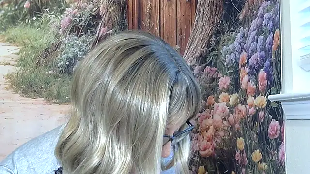 Paisleehaze's Webcam Show