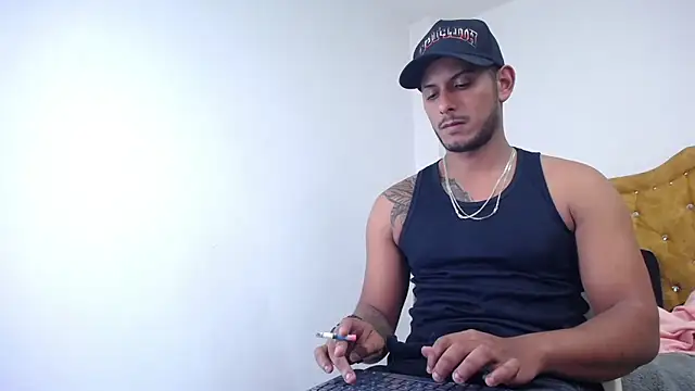 Chris_Dick23: διαδικτυακό σόου στην κάμερα