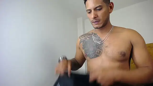 Chris_Dick23 Show in webcam