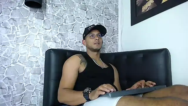 Chris_Dick23 Webcamshow