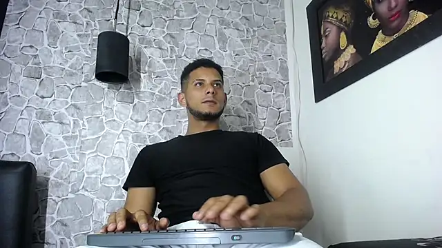 Chris_Dick23: διαδικτυακό σόου στην κάμερα