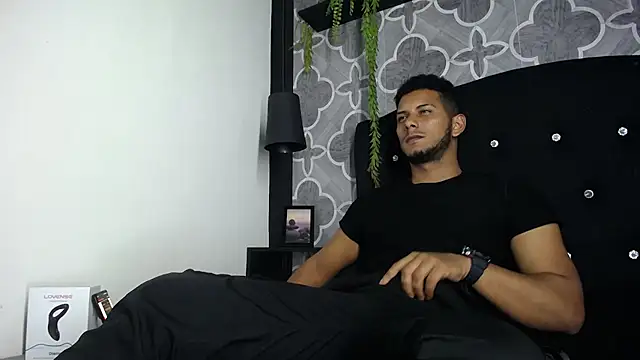 Chris_Dick23: διαδικτυακό σόου στην κάμερα