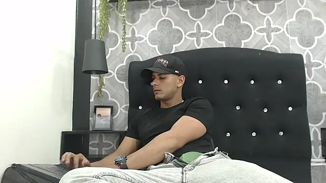 Chris_Dick23 Adlı Modelin Web Kamerası Şovu