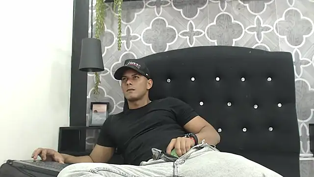 Chris_Dick23 Adlı Modelin Web Kamerası Şovu