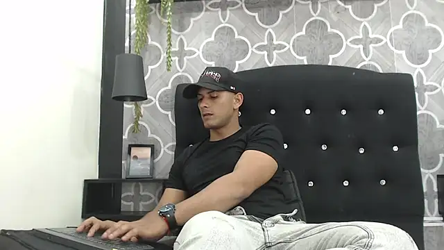 Show modela Chris_Dick23 na web-kameri