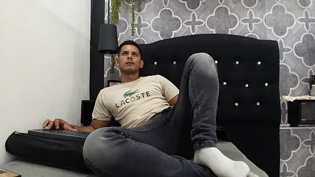 Chris_Dick23 Show in webcam