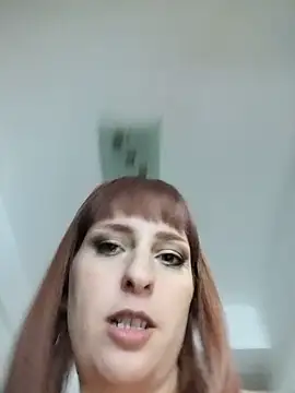 EmmaKrosss' Live XXX Chat