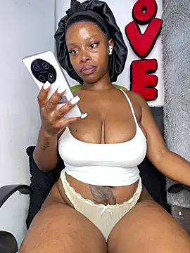 QUEENZAZA's Webcam Show