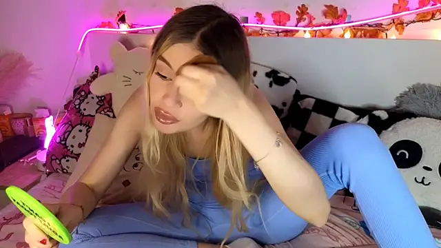 แชท XXX สดของ nicollewetpussy