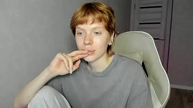 StellaDavis Show in webcam