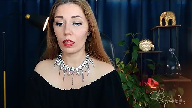 MissBeverlyMills' Live XXX Chat