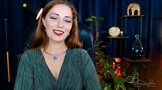 MissBeverlyMills' Live XXX Chat