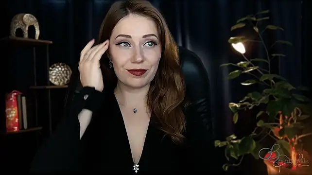 MissBeverlyMills: вебкам-шоу