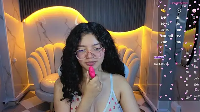 victoria_castillo_b's Webcam Show