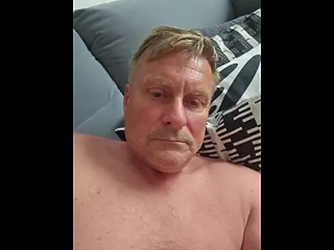 johnnym1 Show in webcam