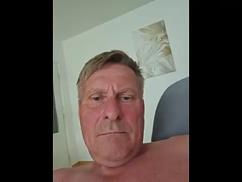johnnym1 webcam show