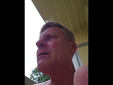 johnnym1 Show in webcam