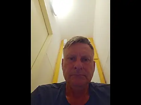 johnnym1 Show in webcam