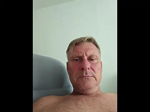 johnnym1 Show in webcam