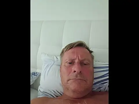 johnnym1 Show in webcam
