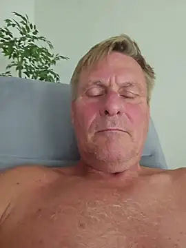 johnnym1 Show Webcam