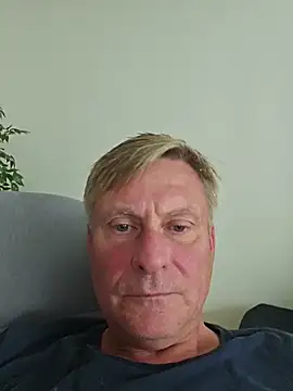 johnnym1 webcam show