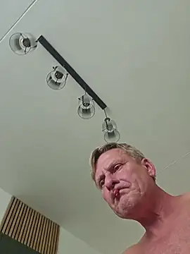 Show modela johnnym1 na web-kameri