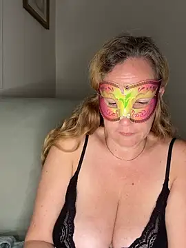 largeboobies30 Webcam show