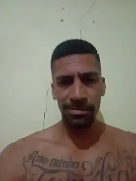 Show de adriabis013 na webcam